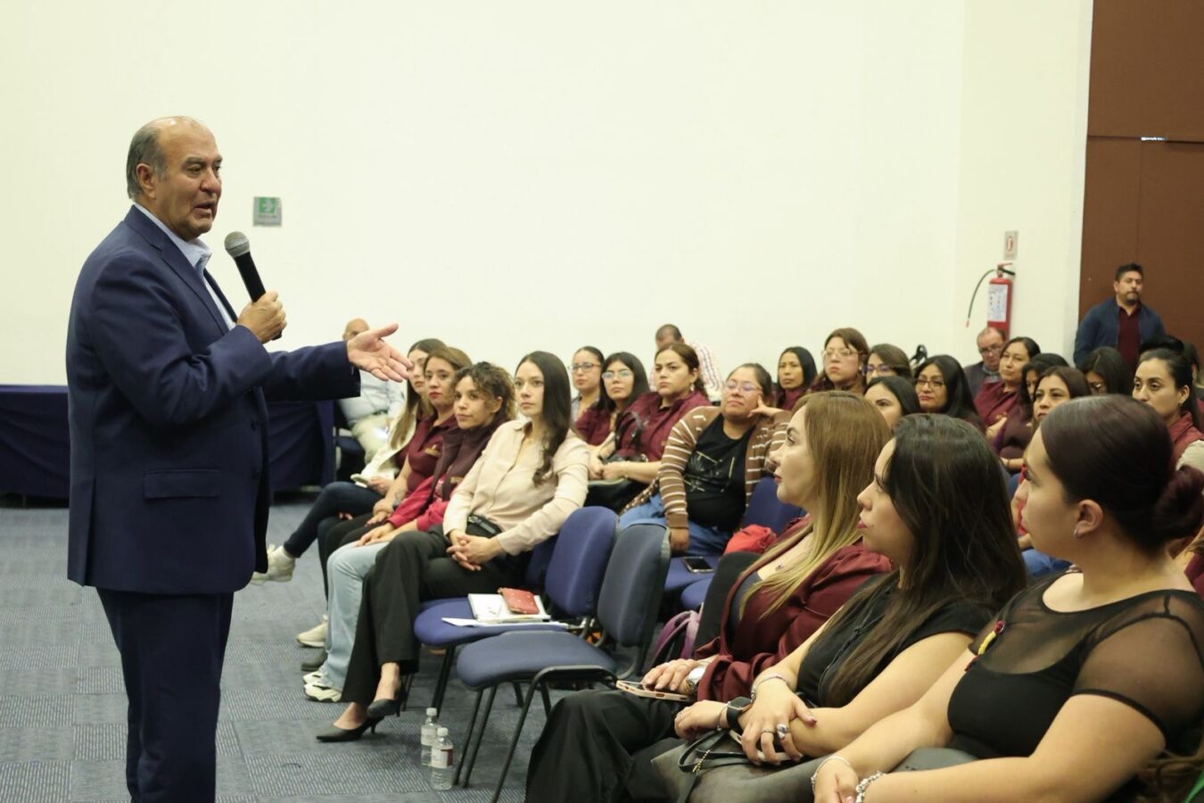 Capacitan a psicólogos para fortalecer acompañamiento socioemocional en escuelas de Hidalgo.
