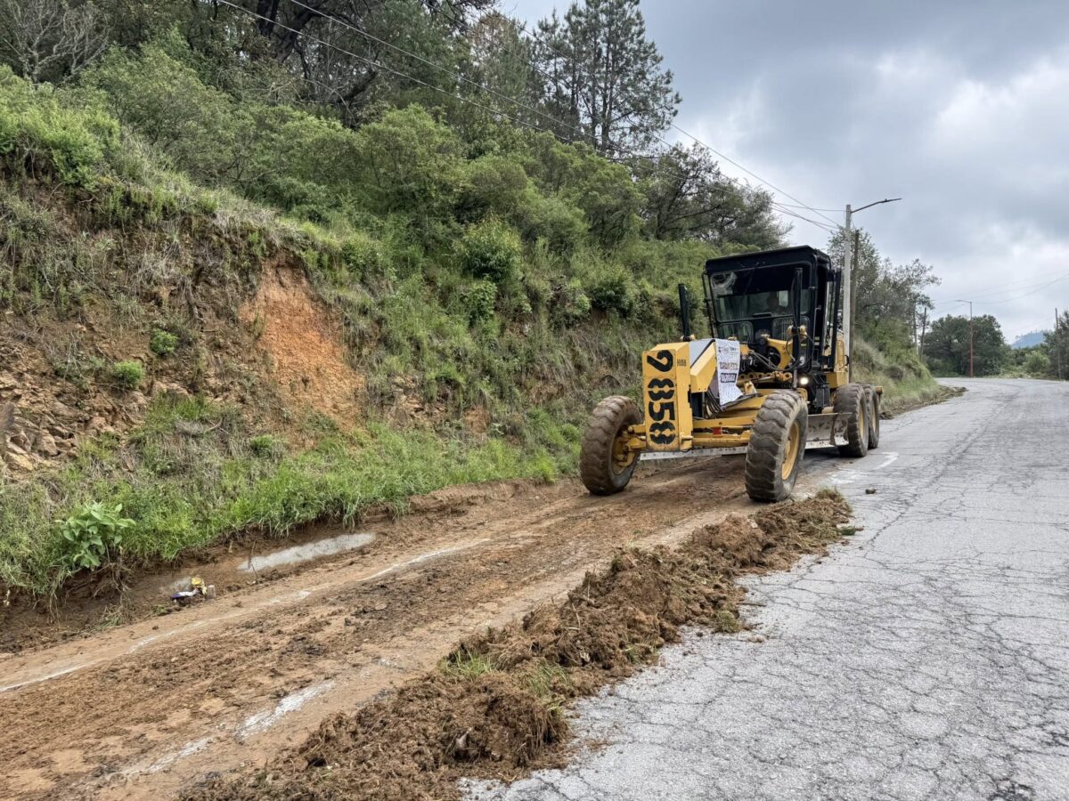 Mineral del Monte inicia desazolve masivo de cunetas 