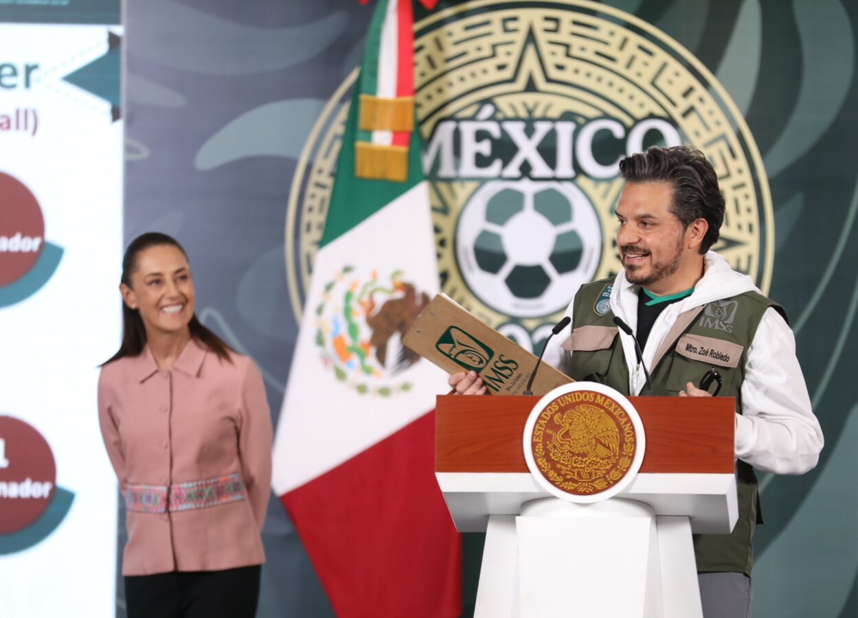 Zoé Robledo premia a campeones del Mundial Social