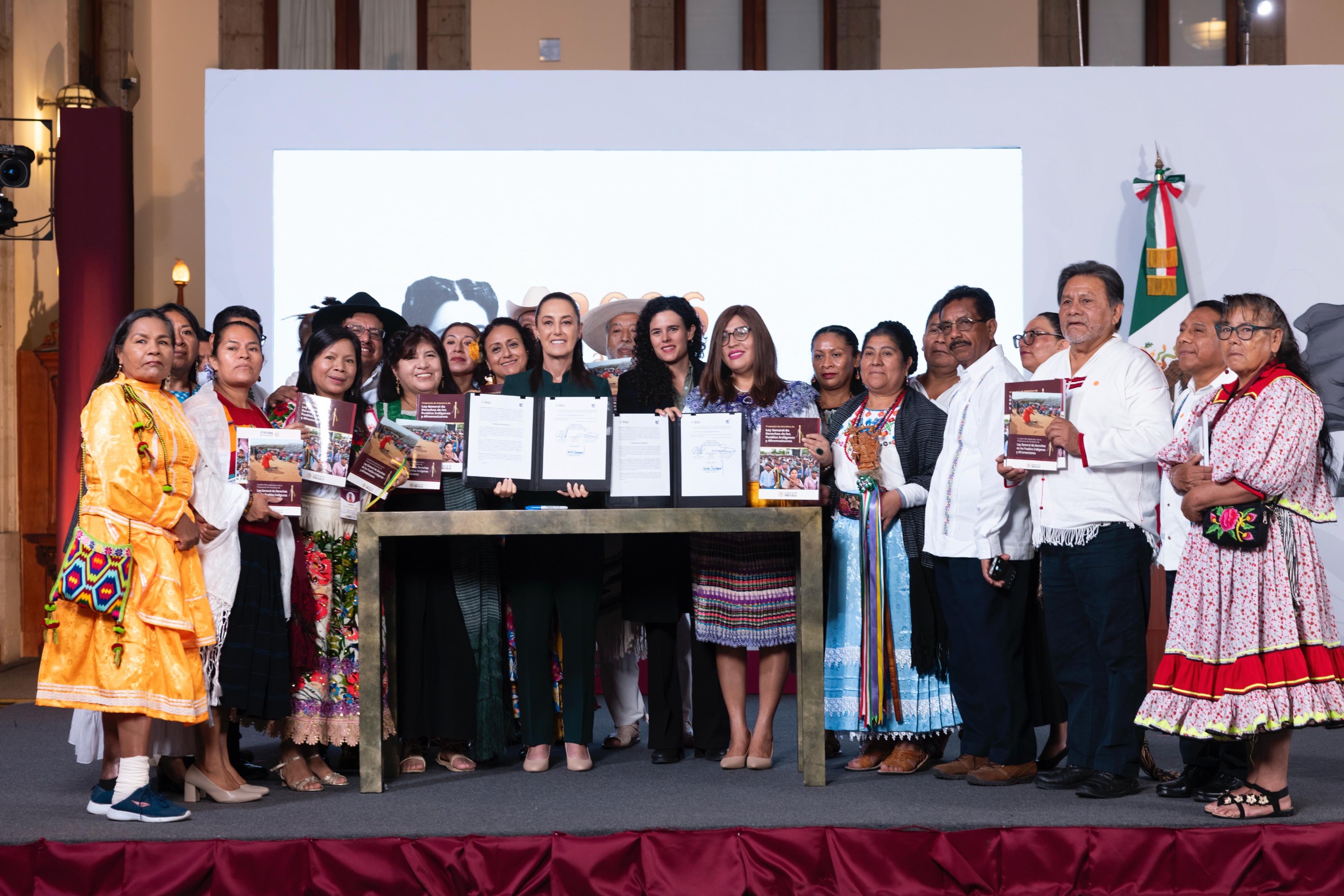 Firman convocatoria para consultar Ley de Derechos de los Pueblos Indígenas y Afromexicanos