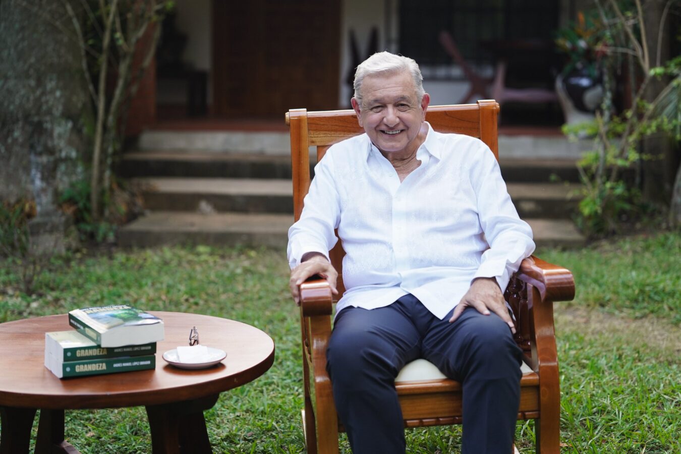 AMLO reaparece y expresa respaldo a Sheinbaum; pide regrese “el otro Trump (sic)”.