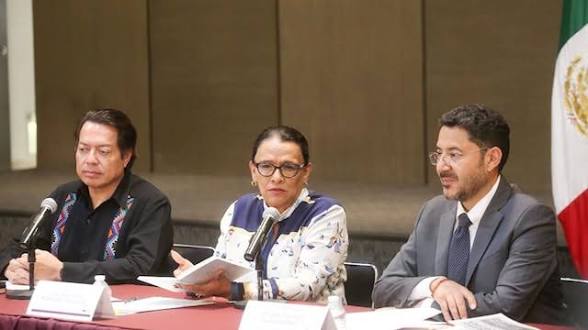 Continúan negociaciones con la CNTE; gobierno federal pide concluir protestas y retomar clases.