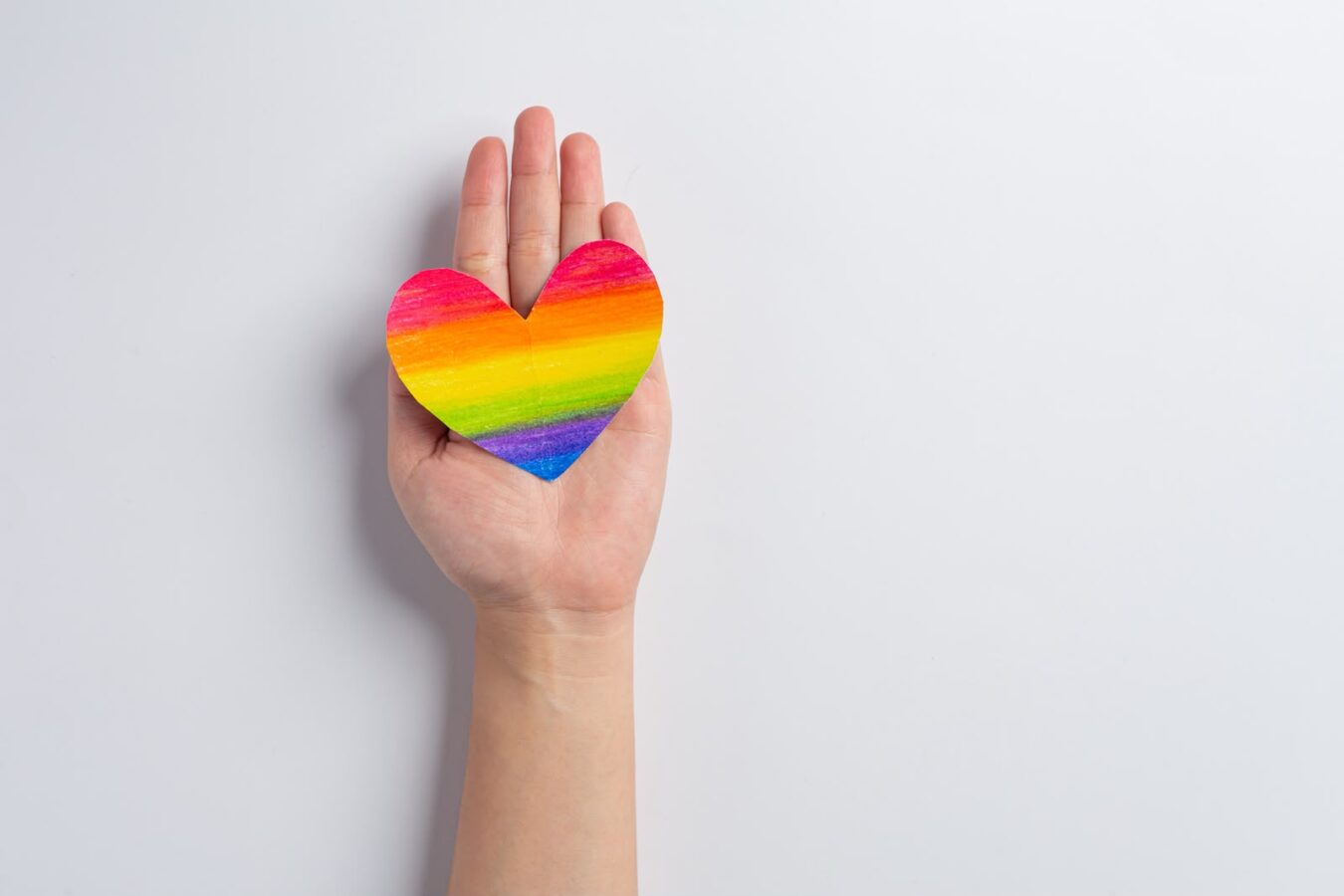 Prejuicios y moral moldean la salud pública, afecta a población LGBT