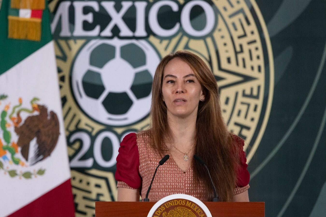 México inaugura su tercer Mundial y premia el talento social