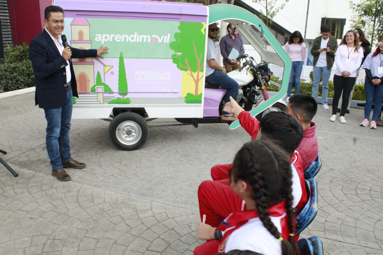 Encabeza Eduardo Medécigo inicio de actividades del Aprendimóvil