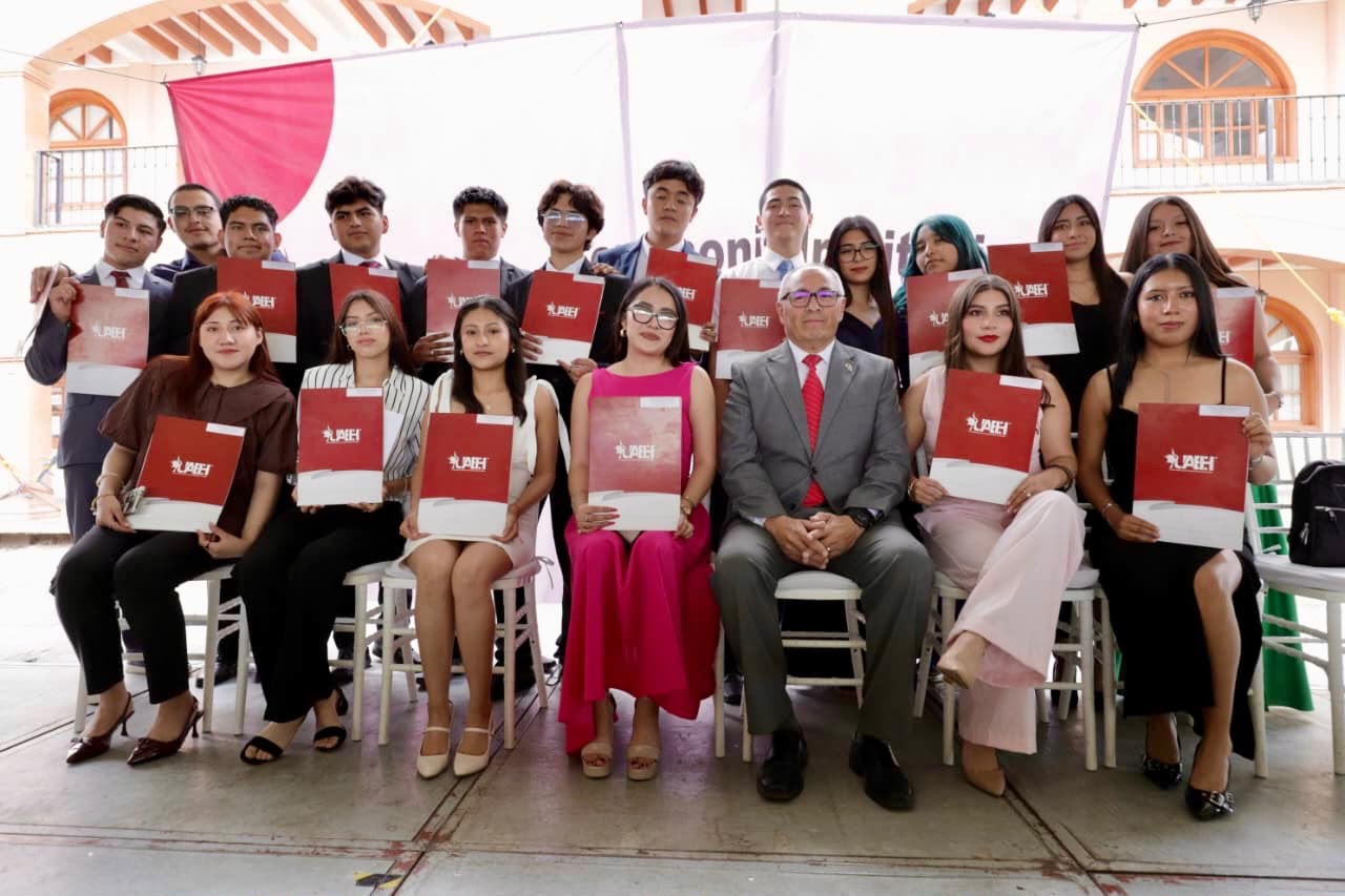 Entregan certificados en la Escuela Superior de Tlahuelilpan