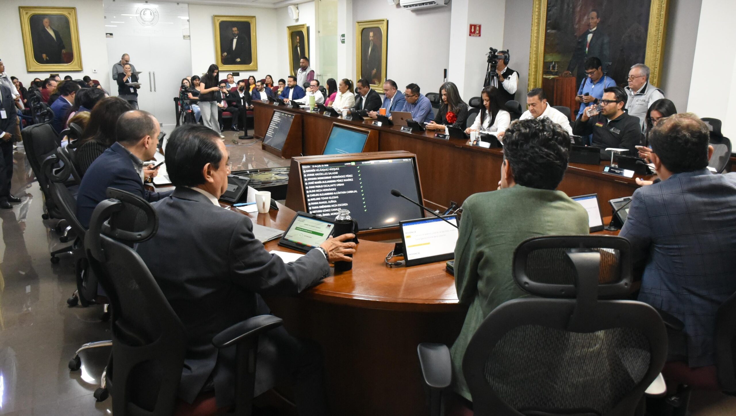 Presentan reforma electoral para reservar 42 municipios a candidaturas de mujeres en Hidalgo