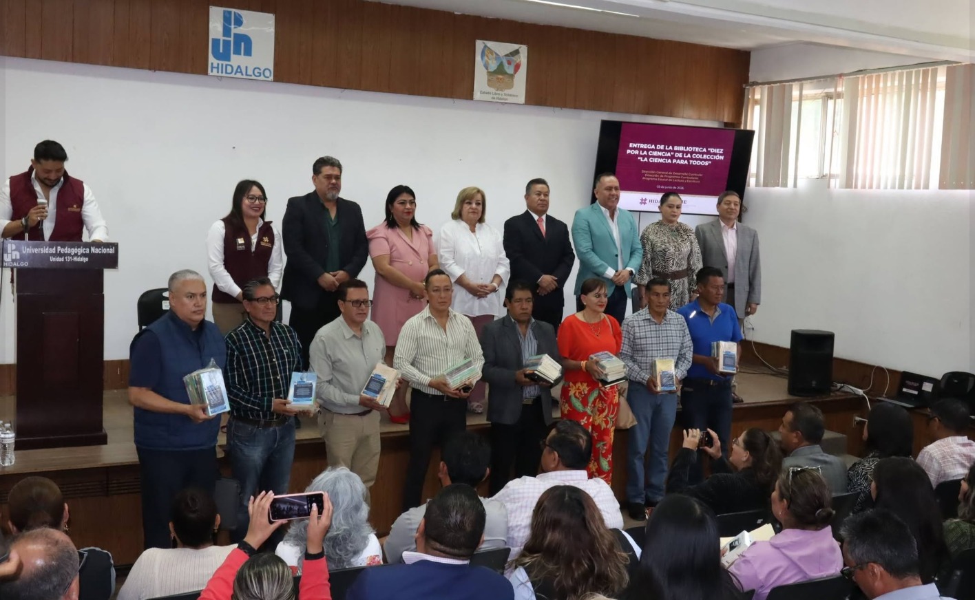 IHE entrega bibliotecas científicas a 146 secundarias de Hidalgo