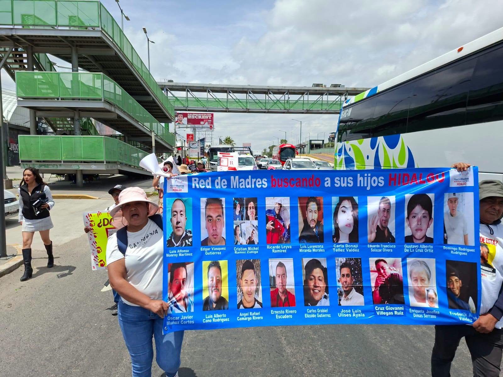 Madres buscadoras marchan en Pachuca para exigir avances en investigaciones por desaparición.