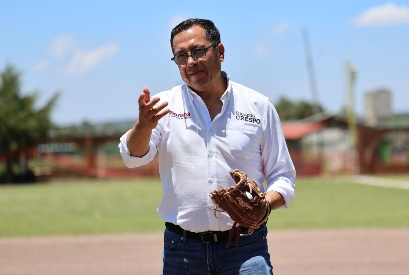 Reconoce Ricardo Crespo proyecto que impulsa el béisbol y a la juventud en Hidalgo