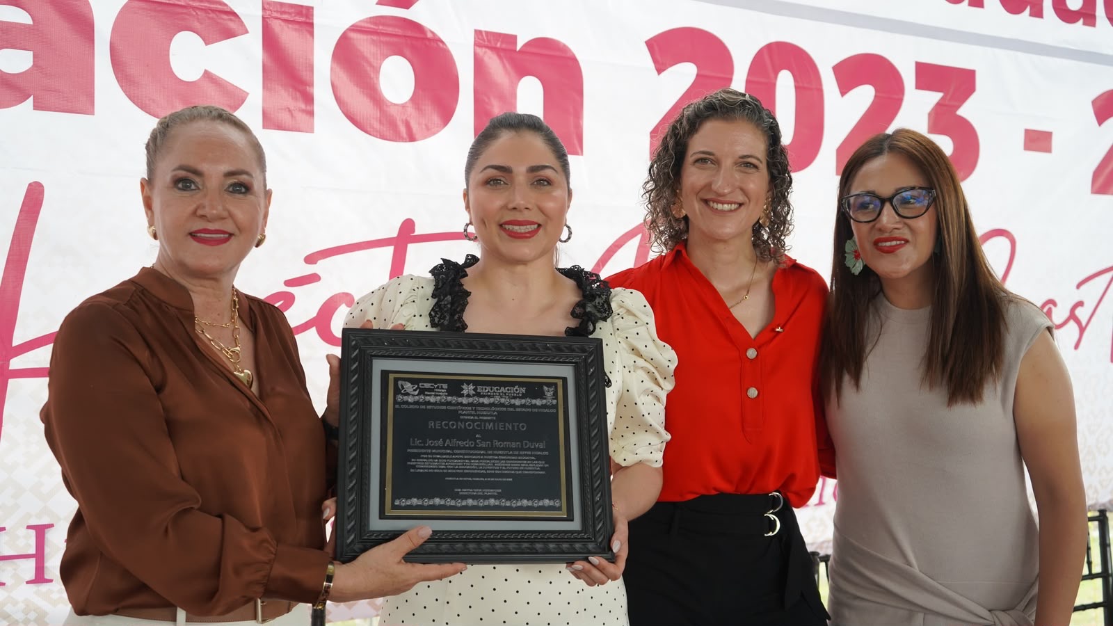 DIF Huejutla clausura ciclo escolar del CAIC y apadrina a nueva generación.