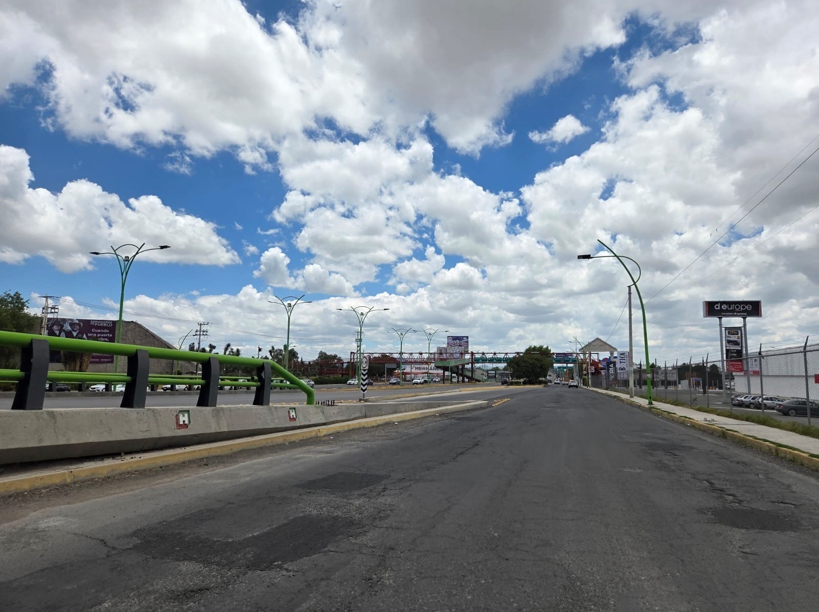 Invertirán 27.2 mdp en pavimentación de lateral del bulevar Felipe Ángeles