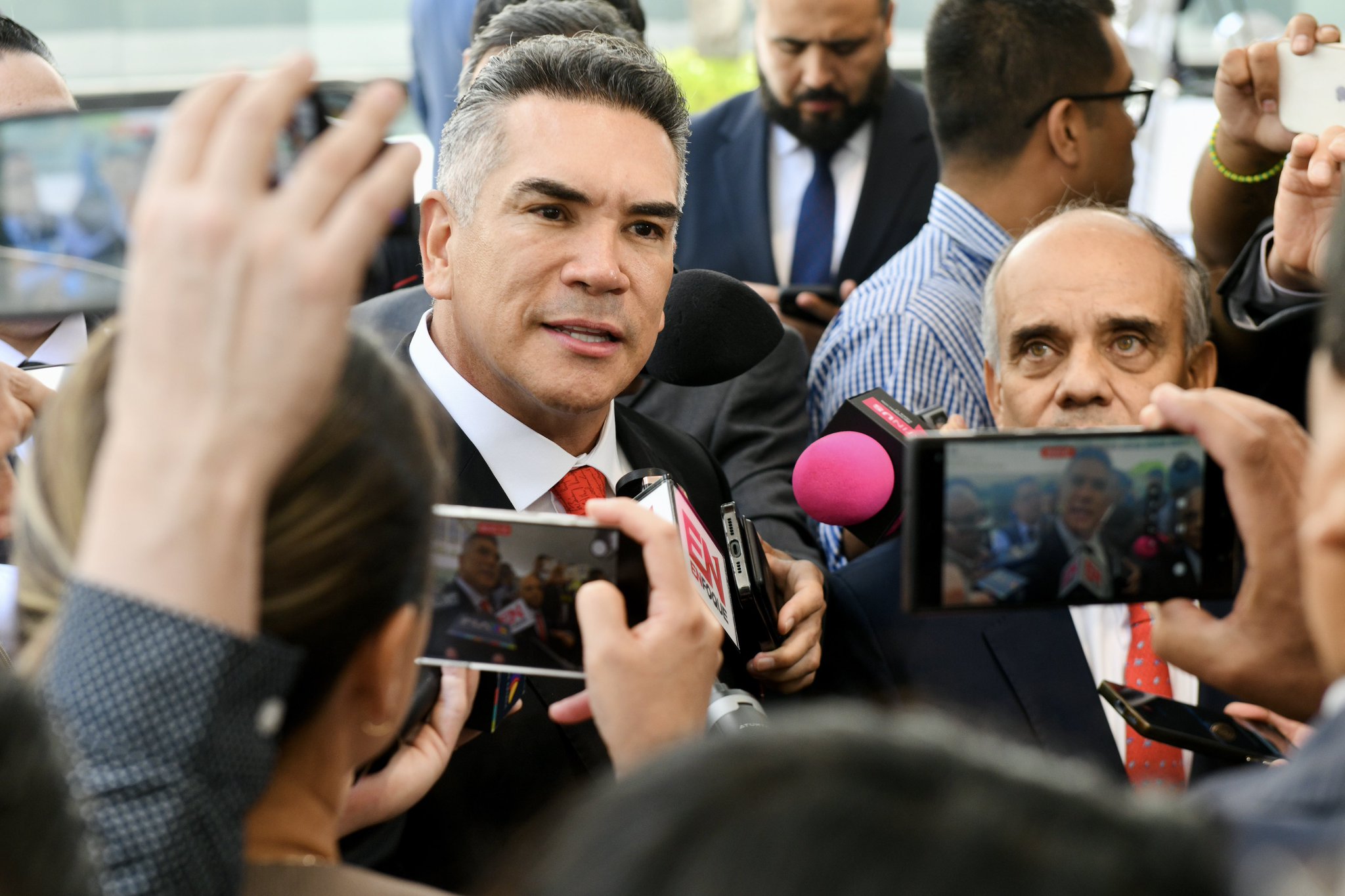 Acusa Alejandro Moreno a Sheinbaum de “estigmatizar” a periodistas críticos.
