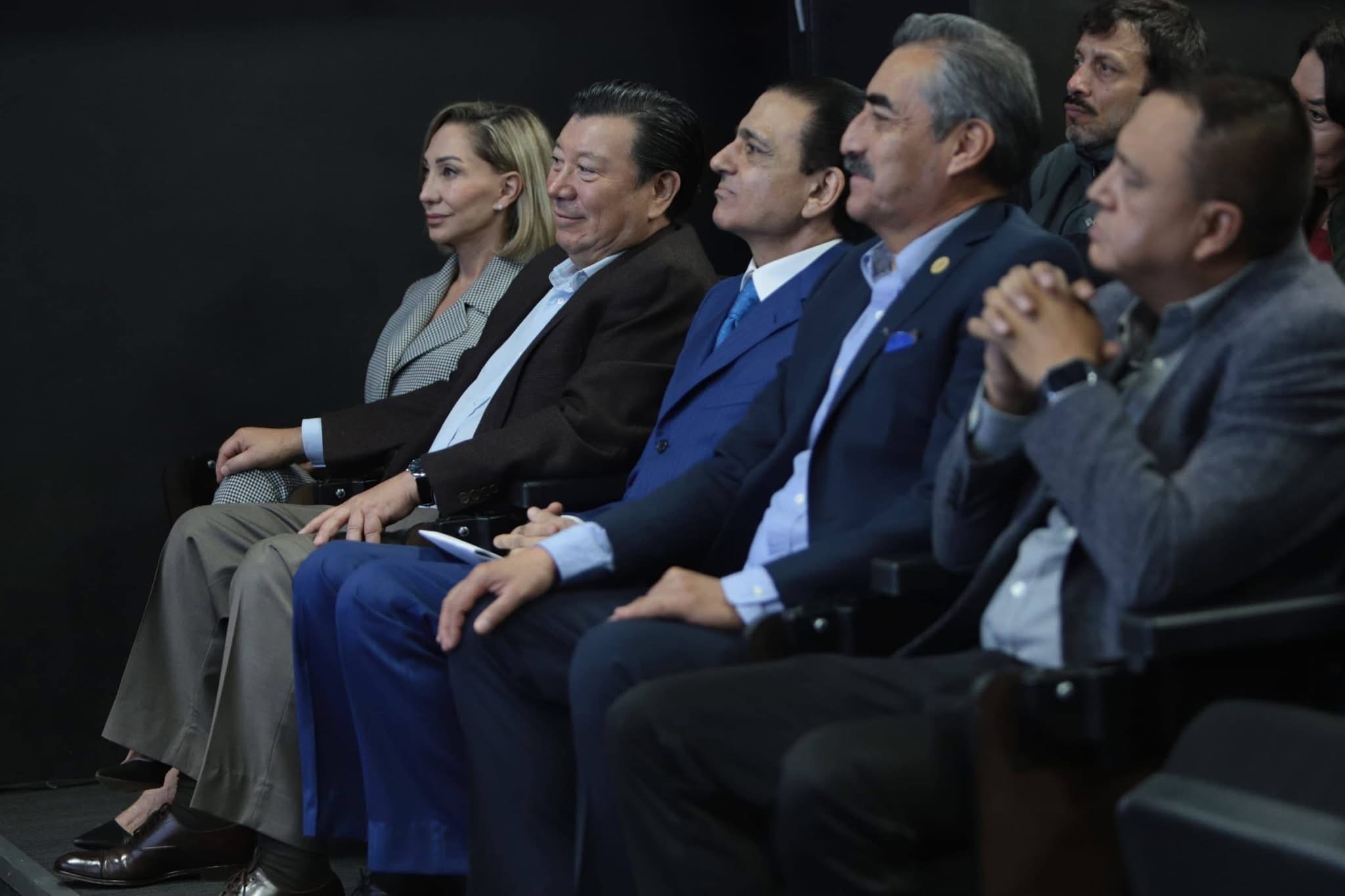 Gerardo Sosa reaparece en acto de la UAEH junto al presidente de El Economista