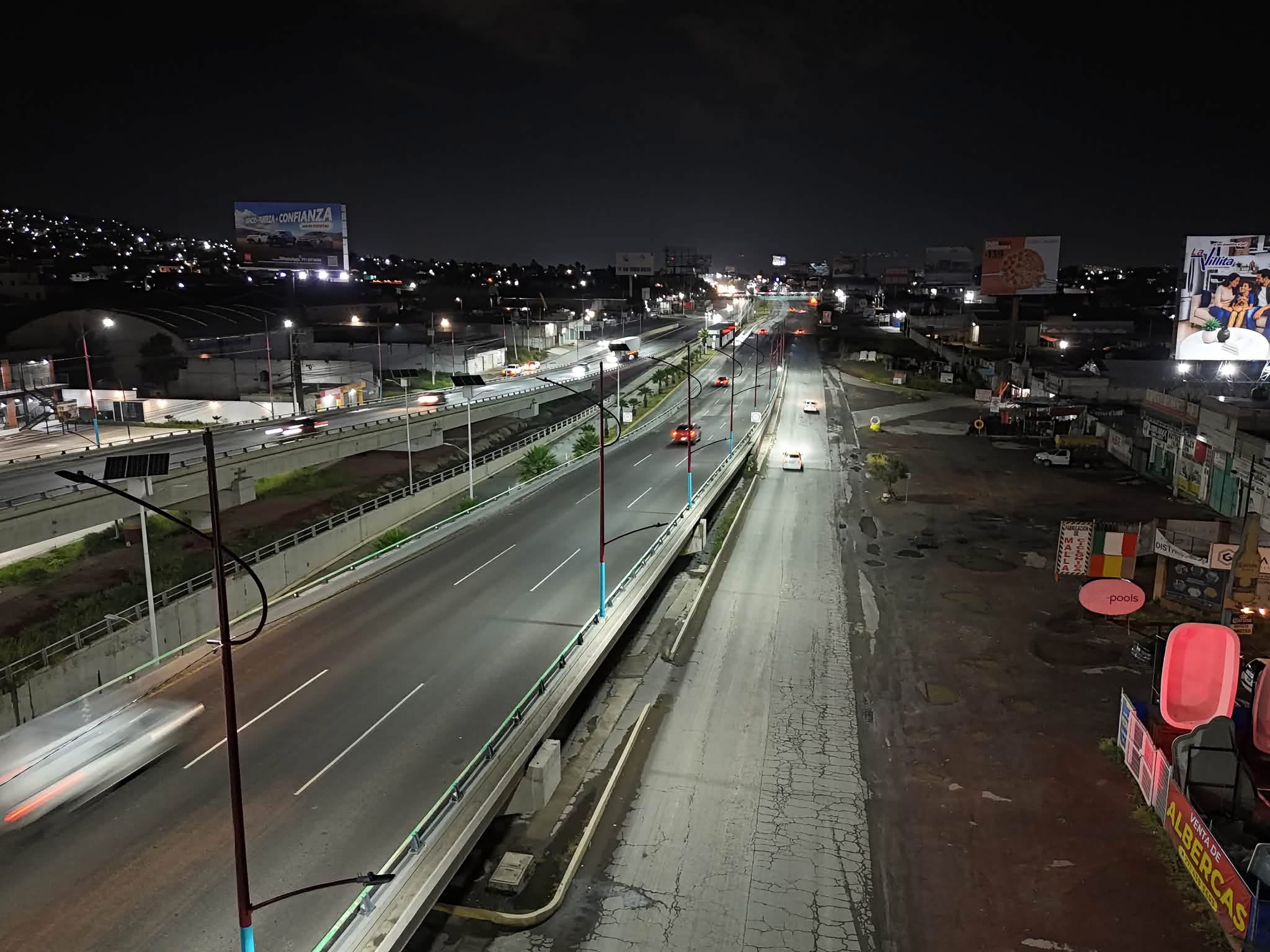 Pachuca ilumina más de 12 kilómetros del bulevar Felipe Ángeles