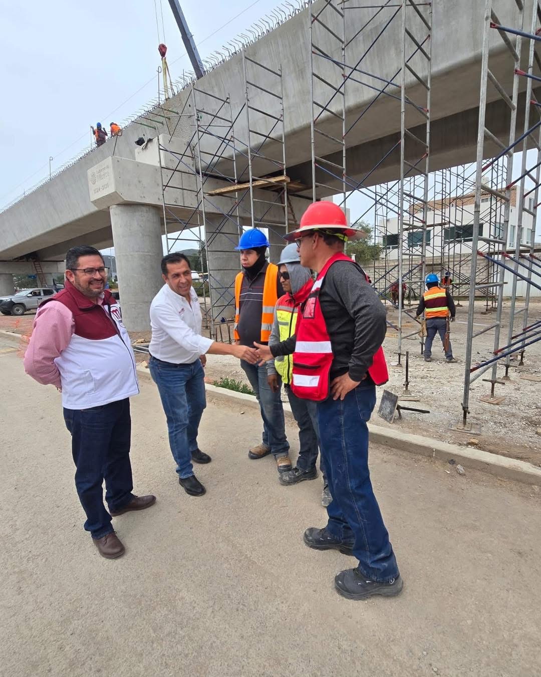 Ricardo Crespo y Marco Rico recorren obras del tren AIFA-Pachuca.
