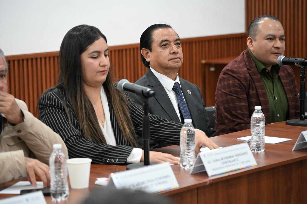 Comunidades de Cardonal llevan al Congreso reclamos por retrasos en obras públicas.