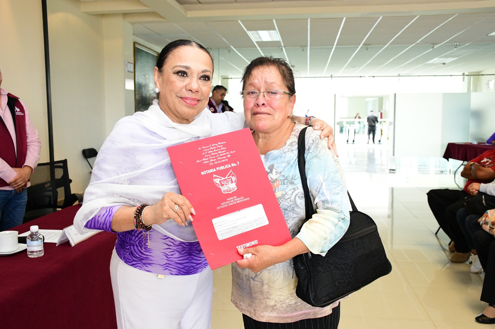 Entrega Tulancingo 13 escrituras a familias de tres colonias