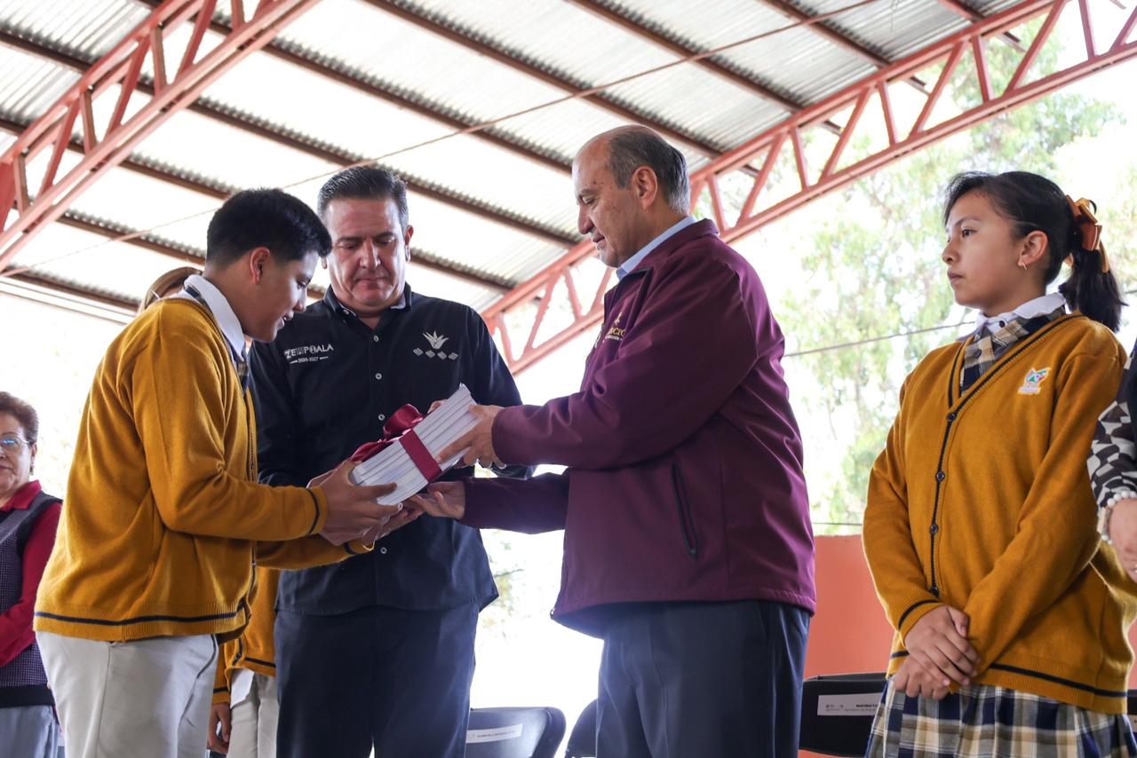 Entrega SEPH útiles, calzado y uniformes a estudiantes de cinco municipios