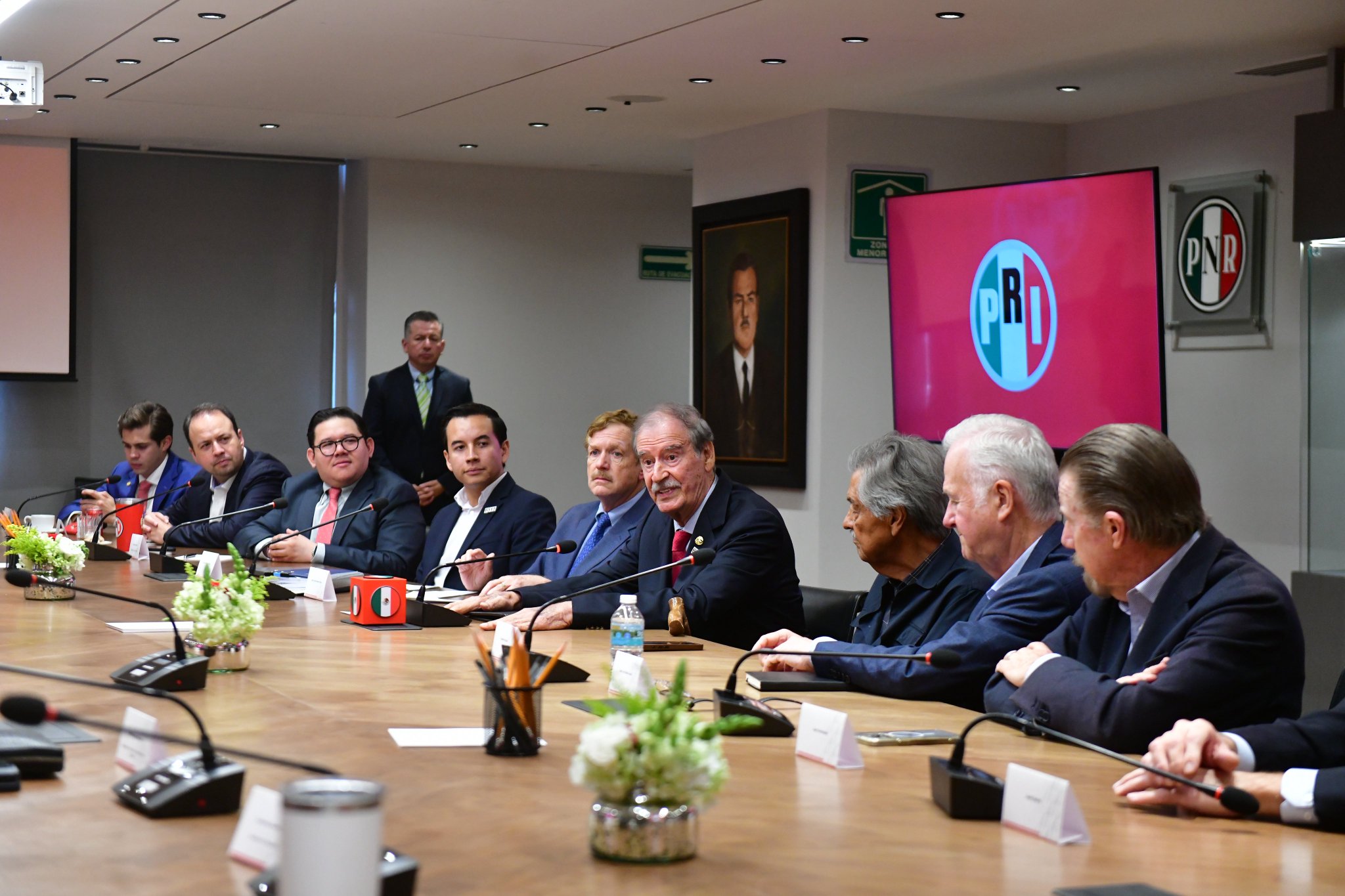 Alejandro Moreno se reúne con Vicente Fox y llama a sumar fuerzas de oposición