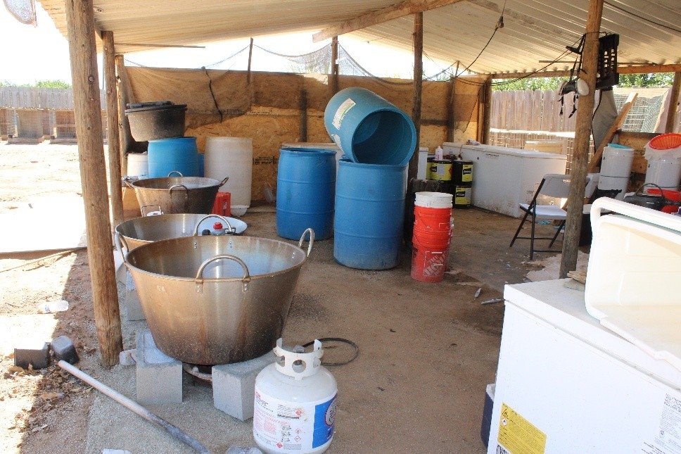Desmantelan laboratorio de metanfetamina en California; detienen a tres mexicanos
