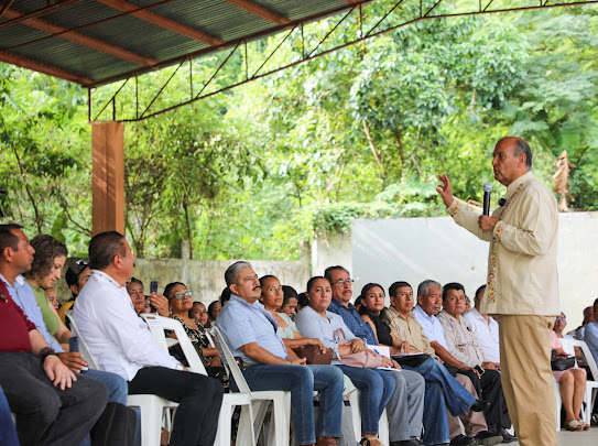 Entrega SEPH equipamiento educativo por más de 2.4 mdp en la Huasteca.