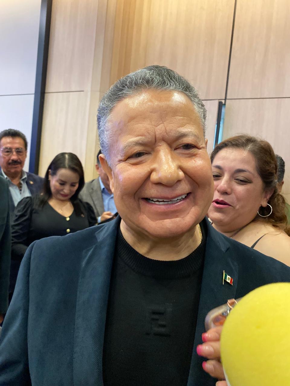 Menchaca evita entrar en polémica por mensajes de Cuauhtémoc Ochoa con Adán Augusto López.